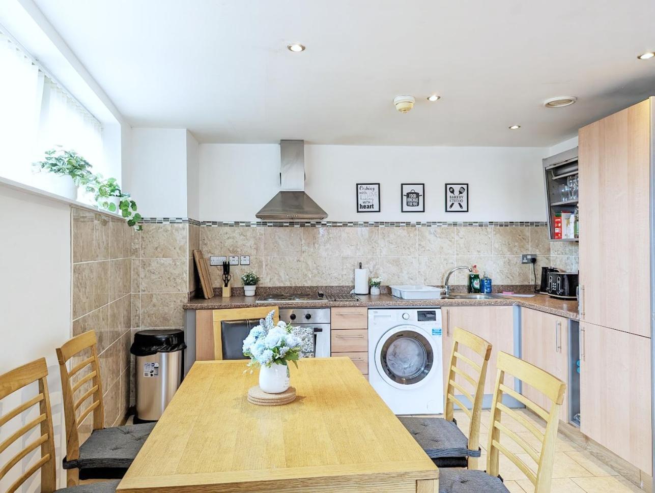 Guest Room In City Centre Near Key Attractions 리버풀 외부 사진