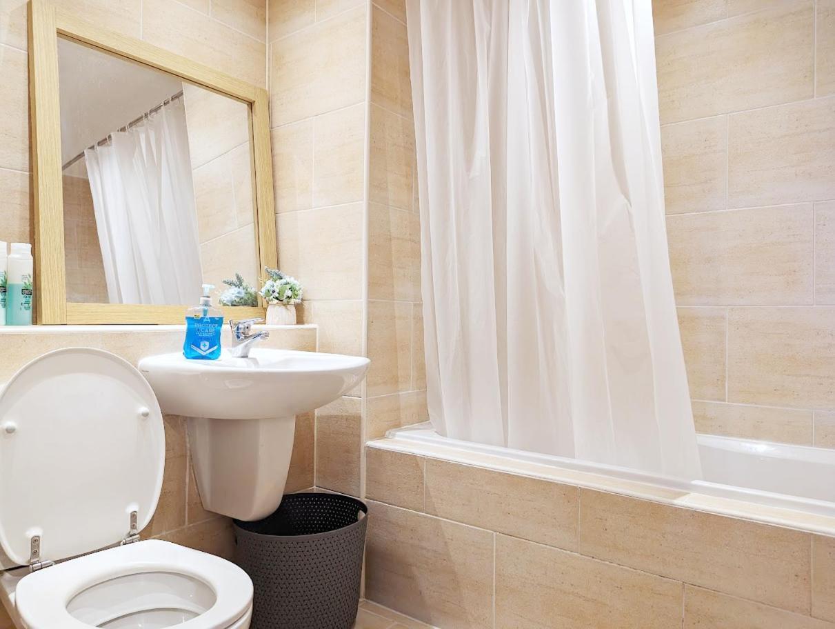 Guest Room In City Centre Near Key Attractions 리버풀 외부 사진